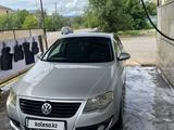 Volkswagen Passat 2005 годаfor3 000 000 тг. в Караганда – фото 2