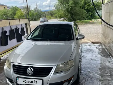 Volkswagen Passat 2005 года за 3 000 000 тг. в Караганда – фото 2