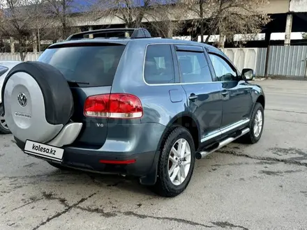 Volkswagen Touareg 2004 года за 6 200 000 тг. в Алматы – фото 2