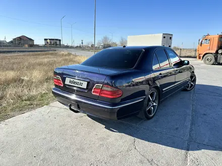 Mercedes-Benz E 280 2000 года за 5 300 000 тг. в Туркестан – фото 2