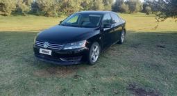 Volkswagen Passat 2013 года за 5 000 000 тг. в Атырау – фото 2