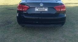 Volkswagen Passat 2013 года за 5 000 000 тг. в Атырау – фото 4