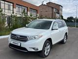 Toyota Highlander 2011 годаfor13 400 000 тг. в Караганда