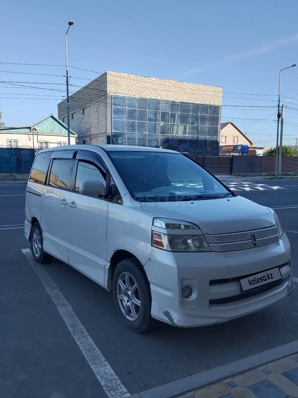Toyota Voxy, 2004