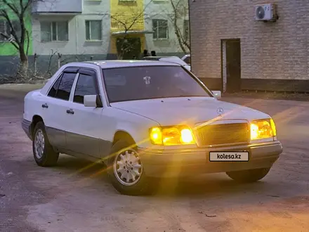 Mercedes-Benz E 220 1993 года за 2 000 000 тг. в Жезказган