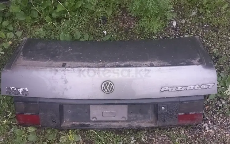Крышка багажника задняя на Volkswagen Passat за 7 000 тг. в Усть-Каменогорск