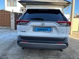 Toyota RAV4 2021 годаүшін17 000 000 тг. в Атырау – фото 4