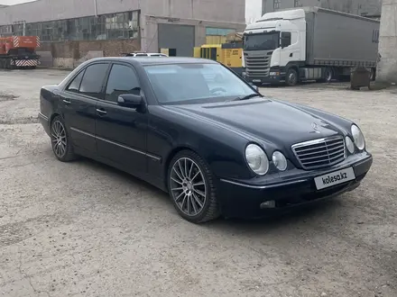 Mercedes-Benz E 320 2001 года за 4 500 000 тг. в Шымкент – фото 11