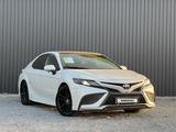 Toyota Camry 2021 годаfor14 300 000 тг. в Актобе – фото 2