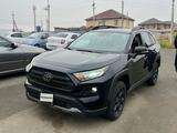 Toyota RAV4 2019 года за 8 600 000 тг. в Атырау