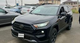 Toyota RAV4 2019 года за 8 600 000 тг. в Атырау