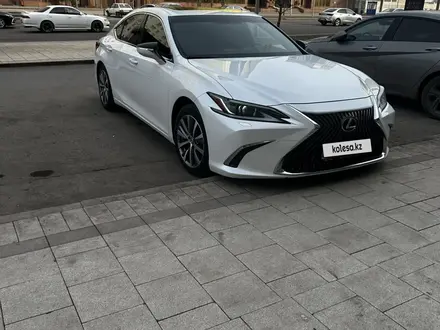 Lexus ES 250 2019 года за 18 900 000 тг. в Караганда