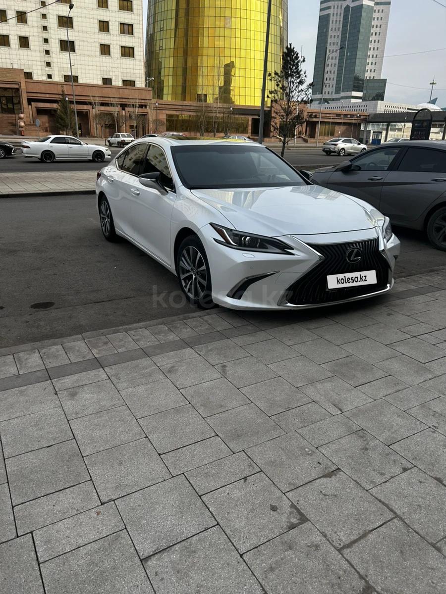 Lexus ES 250 2019 г.