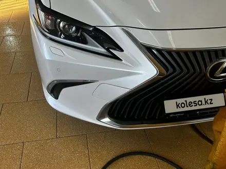 Lexus ES 250 2019 года за 18 900 000 тг. в Караганда – фото 2