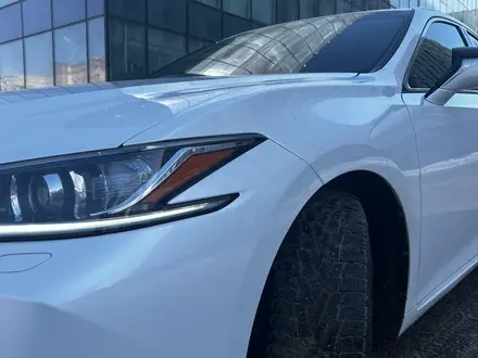 Lexus ES 250 2019 года за 18 900 000 тг. в Караганда – фото 3