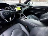 Toyota Camry 2018 года за 13 500 000 тг. в Караганда – фото 5