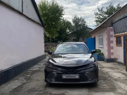 Toyota Camry 2019 года за 13 500 000 тг. в Семей