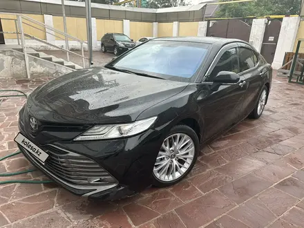 Toyota Camry 2018 года за 13 700 000 тг. в Алматы – фото 5