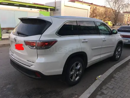 Toyota Highlander 2015 года за 12 700 000 тг. в Атырау – фото 4