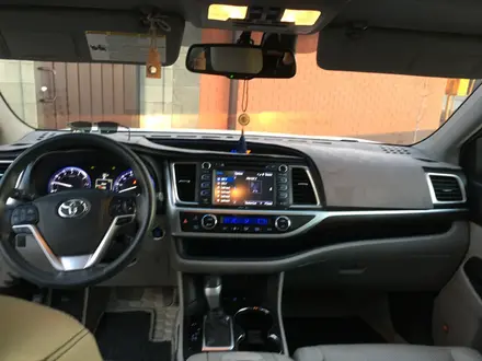 Toyota Highlander 2015 года за 12 700 000 тг. в Атырау – фото 9