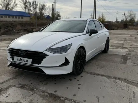 Hyundai Sonata 2023 года за 13 000 000 тг. в Уральск – фото 2
