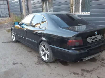 BMW 528 1999 года за 1 800 000 тг. в Караганда – фото 3