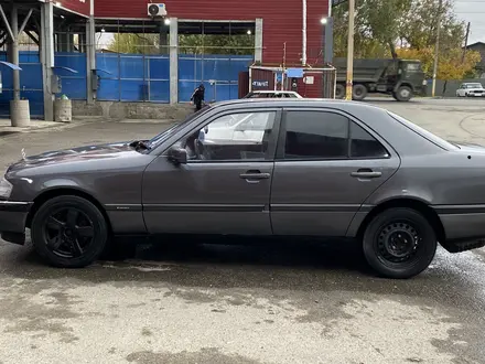 Mercedes-Benz C 220 1995 года за 1 300 000 тг. в Тараз – фото 3