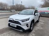 Toyota RAV4 2020 года за 16 900 000 тг. в Караганда