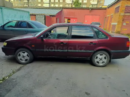 Volkswagen Passat 1994 года за 1 050 000 тг. в Астана – фото 2