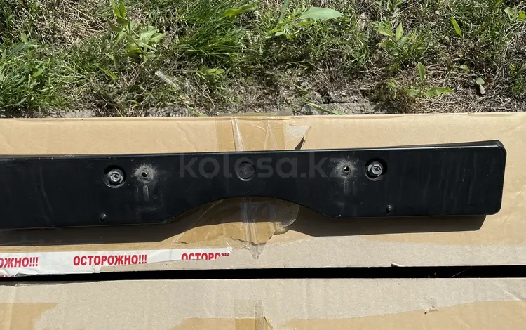 Подномерник подиум камри 55/Toyota Camry 55 за 11 000 тг. в Атырау