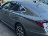 Hyundai Sonata 2023 года за 12 950 000 тг. в Алматы – фото 2