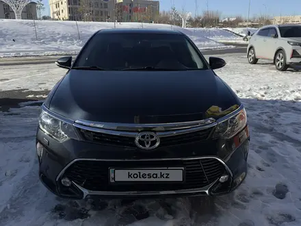 Toyota Camry 2017 года за 15 500 000 тг. в Шымкент – фото 2