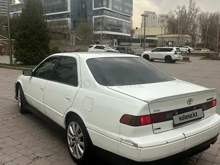 Toyota Camry 1998 года за 2 500 000 тг. в Алматы – фото 7