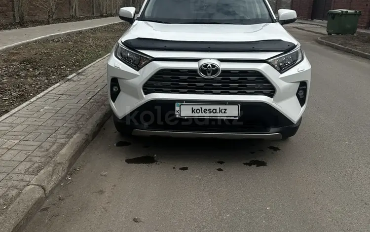 Toyota RAV4 2023 года за 17 800 000 тг. в Астана