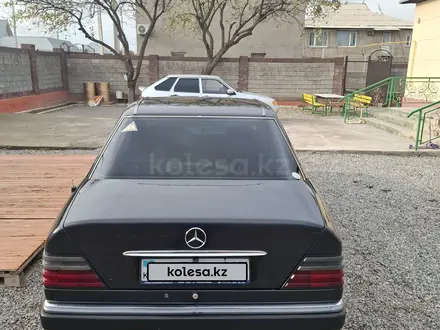 Mercedes-Benz E 220 1994 года за 3 100 000 тг. в Шымкент – фото 5