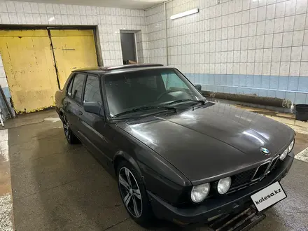 BMW 524 1986 года за 1 600 000 тг. в Усть-Каменогорск – фото 11