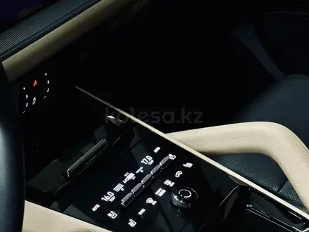 Porsche Cayenne 2023 года за 65 000 000 тг. в Алматы – фото 12