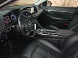 Hyundai Sonata 2021 года за 9 500 000 тг. в Алматы – фото 4