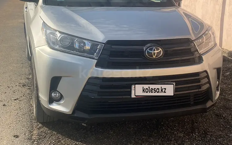 Toyota Highlander 2018 года за 13 400 000 тг. в Актау
