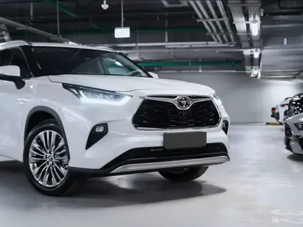 Toyota Highlander Luxe 2025 года за 27 000 000 тг. в Алматы – фото 2
