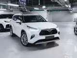 Toyota Highlander Luxe 2025 года за 27 000 000 тг. в Алматы