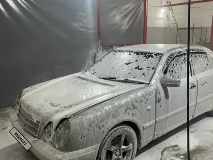 Mercedes-Benz E 320 1997 года за 2 350 000 тг. в Караганда – фото 9