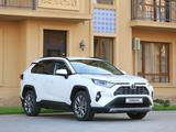 Toyota RAV4 2021 годаfor18 500 000 тг. в Шымкент – фото 3