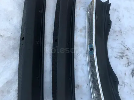 Накладка багажника пластмас бабочка на Audi A8 D3 за 9 000 тг. в Шымкент – фото 7