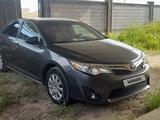 Toyota Camry 2013 годаүшін7 900 000 тг. в Актобе – фото 2