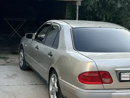 Mercedes-Benz E 240 1997 года за 2 200 000 тг. в Тараз