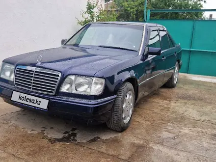 Mercedes-Benz E 220 1995 года за 2 500 000 тг. в Тараз