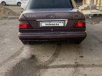 Mercedes-Benz E 220 1993 годаүшін2 000 000 тг. в Тараз