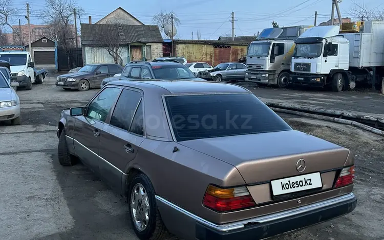 Mercedes-Benz E 220 1993 года за 800 000 тг. в Петропавловск