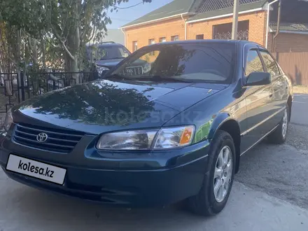 Toyota Camry 1998 года за 3 600 000 тг. в Кызылорда – фото 2